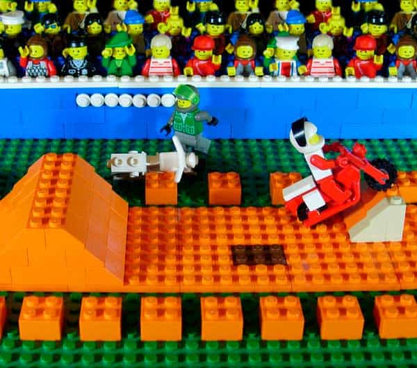 LEGO сцены Excitebike